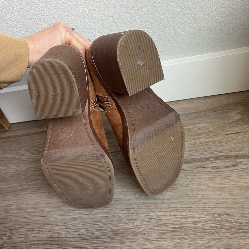 Universal Thread Daphne Brown Suede Ankle Boots - Picture 5 of 6